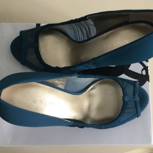 New with box Nine West Heels in Dark Teal Sz. 5.5 - Picture 2 of 4